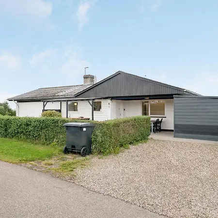 3 Bedroom Lovely In Augustenborg Asserballeskov